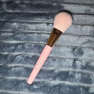 Too faced powder brush nwot